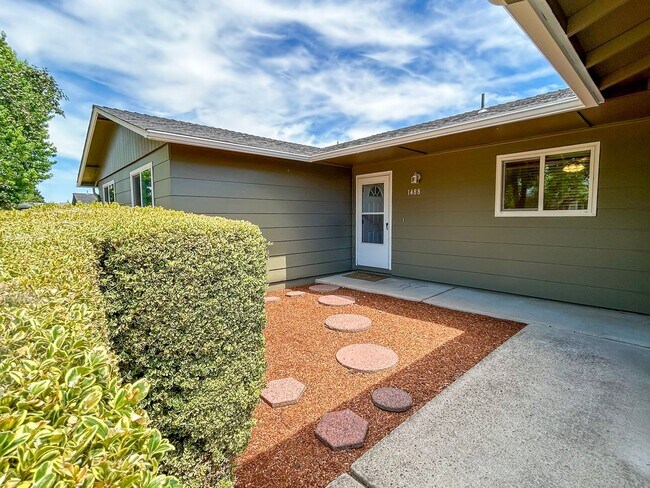 Foto del edificio - 1488 Warbler Dr SE