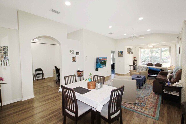 Foto del edificio - Vista Del Lago Seasonal Villa for Rent