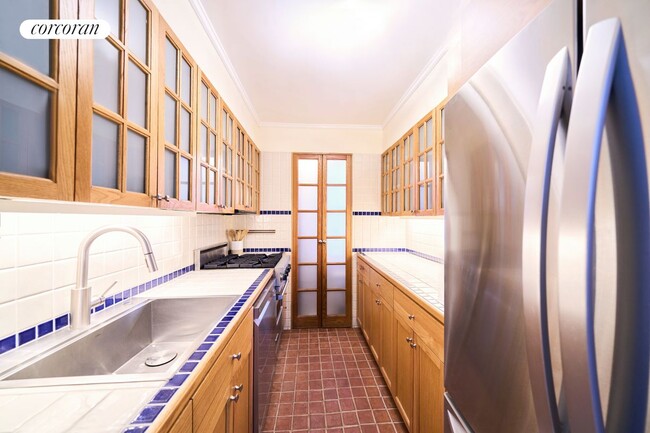 Building Photo - 14 Horatio St