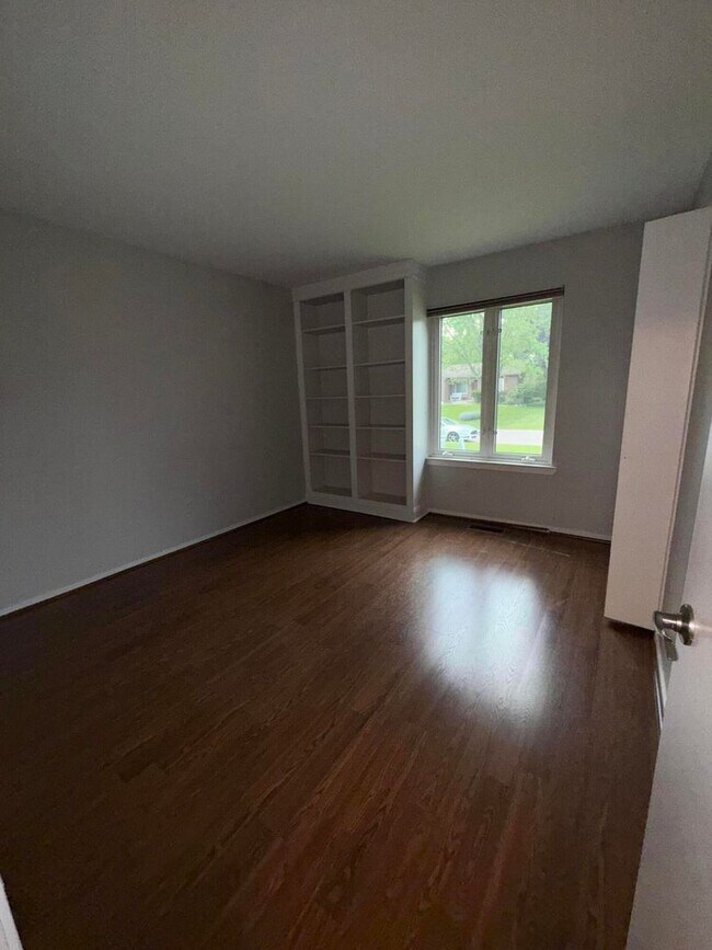 Foto del edificio - 741 Woods Ct