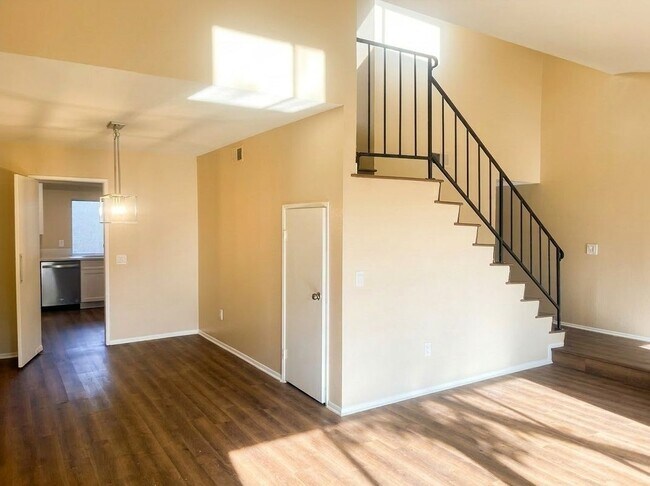 Building Photo - 1538 Via Del Rio