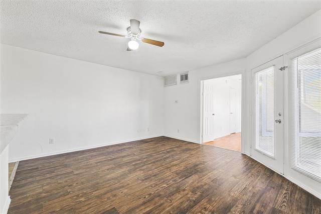 Foto del edificio - 9803 Walnut St