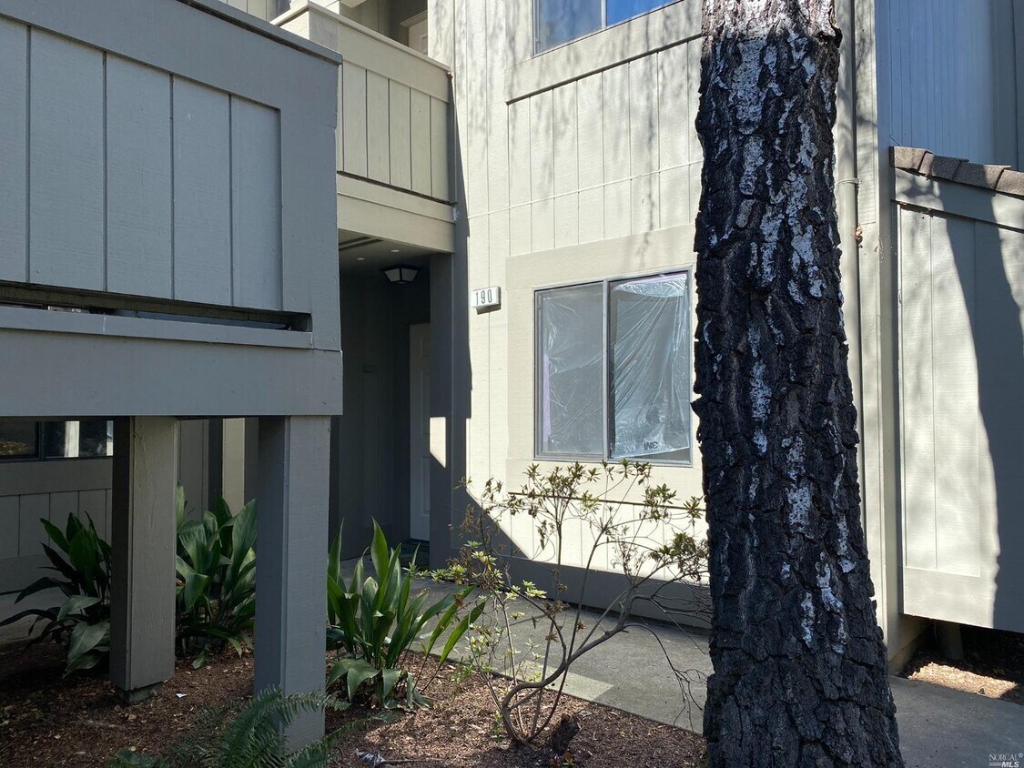 190 Oriole Cir, Novato, CA 94949 Condo for Rent in Novato, CA