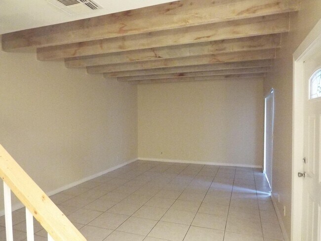 Building Photo - 1567 Shaker Cir