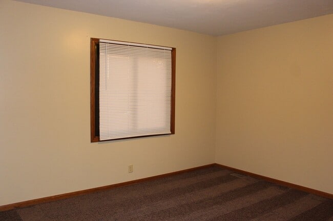 Building Photo - Completely Remodeled Home in Perfect Centr...
