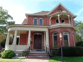 Building Photo - 170 E 1st St