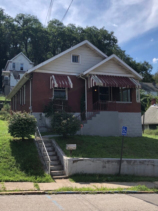 1176 Grandview Ave, Braddock, PA 15104 House Rental in Braddock, PA