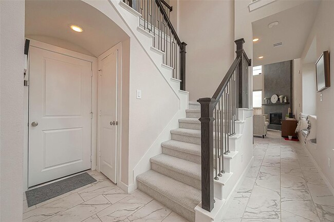 Building Photo - 6579 Scarlet Pond Ln
