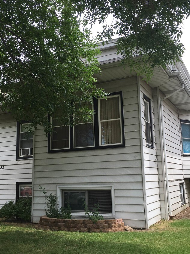 Primary Photo - 2423 N Newcastle Ave