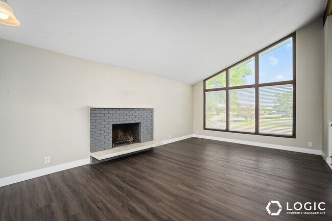 Building Photo - 512 E. Larchwood Drive-A