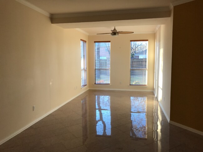 Foto del edificio - 1761 Meyerwood Ln S