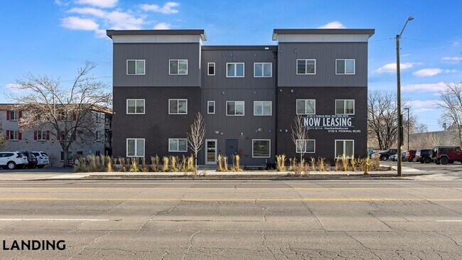 Foto del edificio - 2720 S Federal Blvd