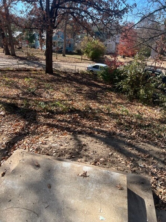 Foto principal - Spacious 3 bedroom 2 bath home with fenced...