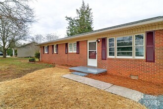Building Photo - 172 Faith Rd