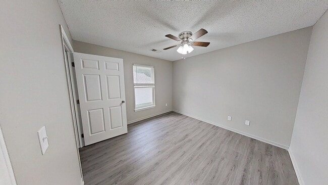 Building Photo - Oak Grove 2 Bedroom 1 1/2 Bath Duplex