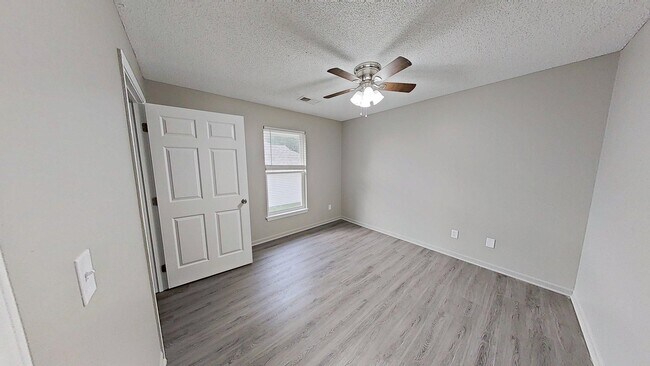 Foto del edificio - Oak Grove 2 Bedroom 1 1/2 Bath Duplex