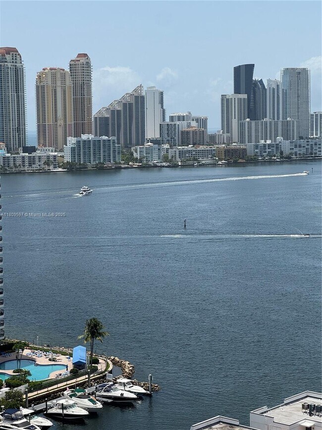 Foto del edificio - 3400 NE 192 St