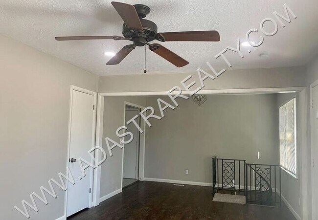 Foto del edificio - Beautiful Newly Remodeled Raytown Home-Ava...