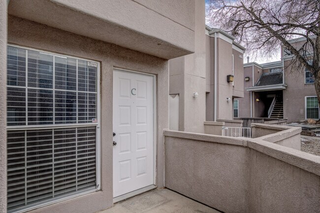 Building Photo - 3150 Van Teylingen Dr