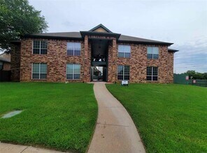 Building Photo - 813 Betty Ct