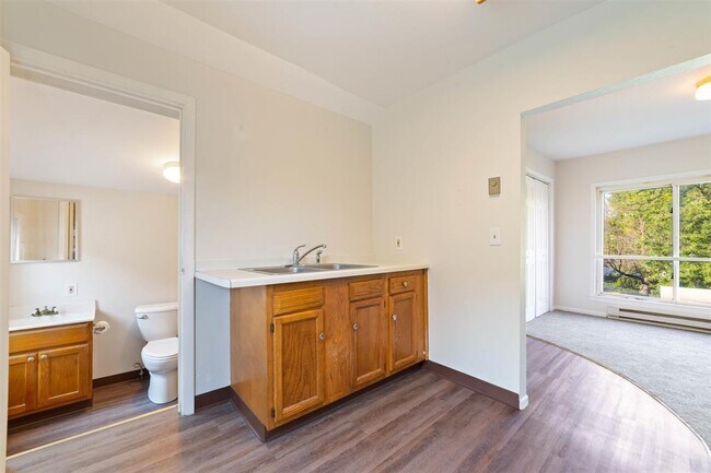 Foto del edificio - 325 E 8th St