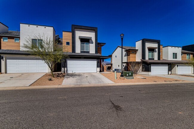 Foto del edificio - 3 BEDROOM Long Valley Townhome with all the Amenities