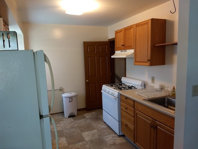 Kitchen - 2211 Bird Dr