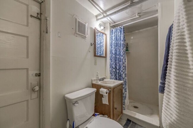 Building Photo - 18 E 900 N