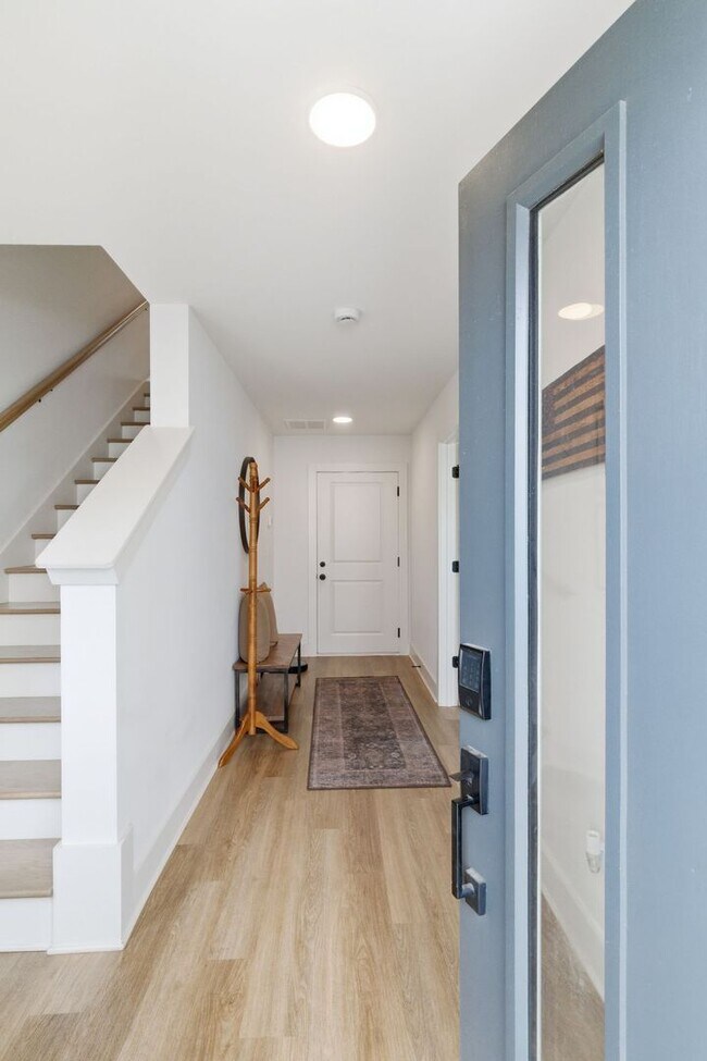 Foto del edificio - Modern Townhome in Madison