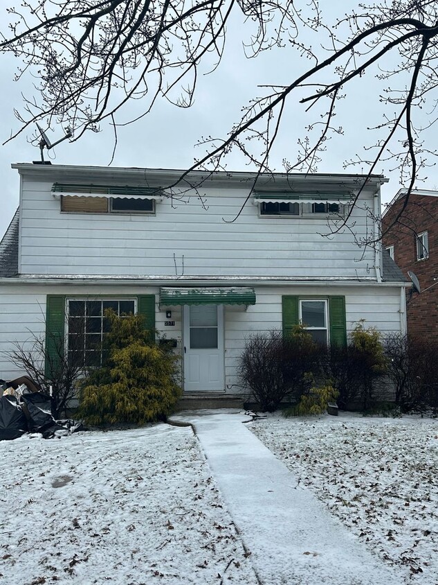 Foto principal - Remodeled 4bd Garfield Hts Section 8