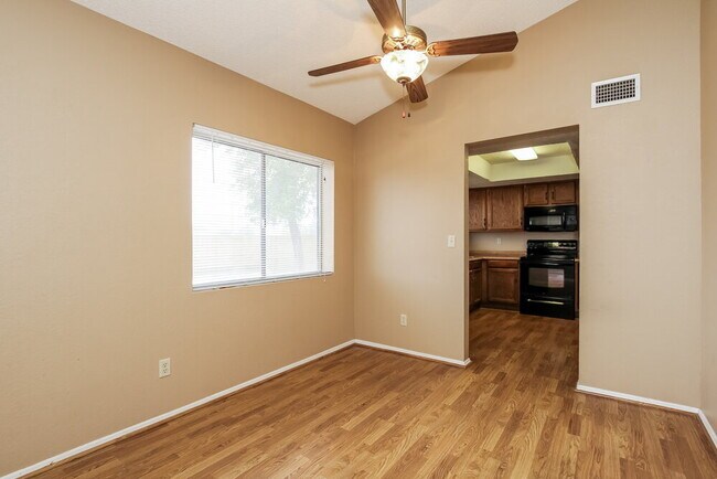 Building Photo - 8539 W Diana Ave