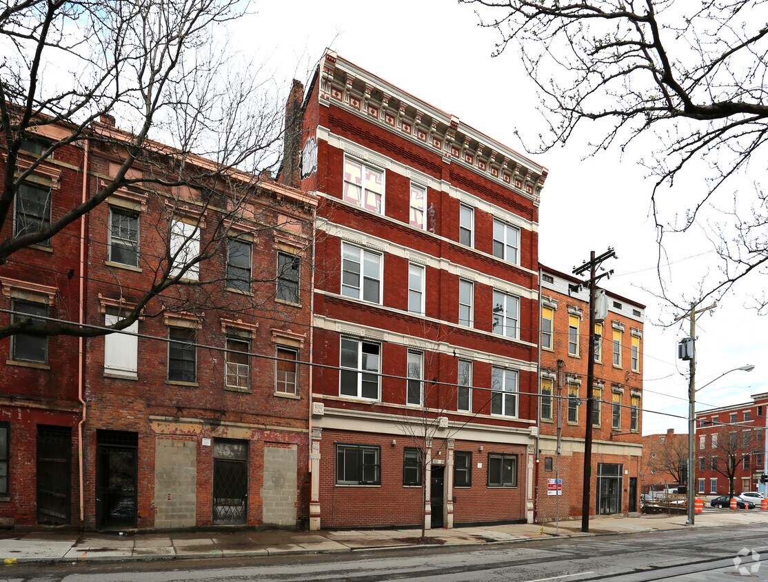 Primary Photo - 1533-1535 Race St