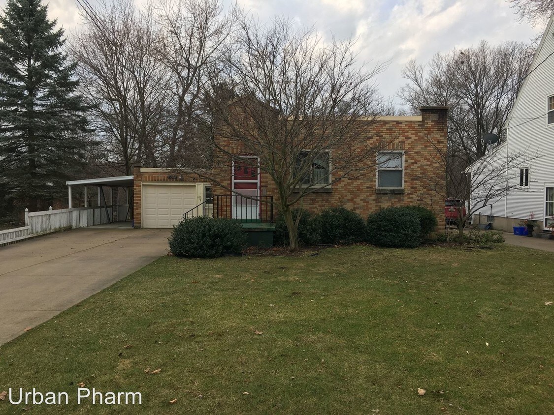 1008 Lamberton St NE, Grand Rapids, MI 49505