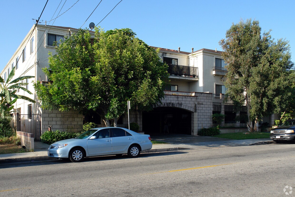 Building Photo - 4578 W Broadway