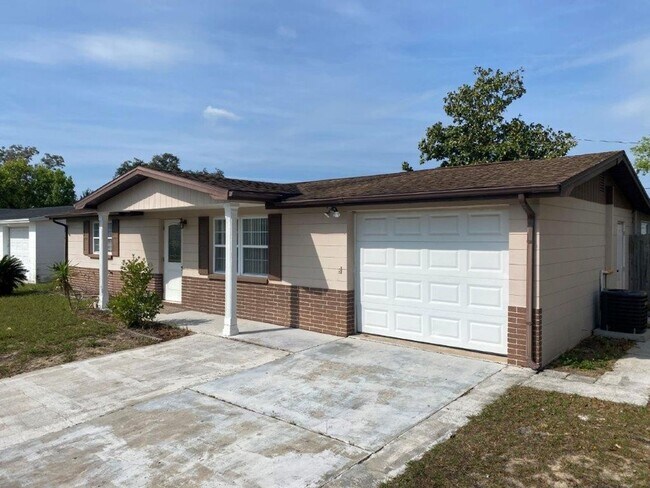 Foto del edificio - 12903 College Hill Dr