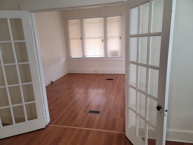 Building Photo - 446 W Railroad Ave