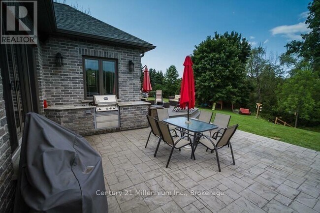 Photo du bâtiment - 72235 Lakeshore Dr