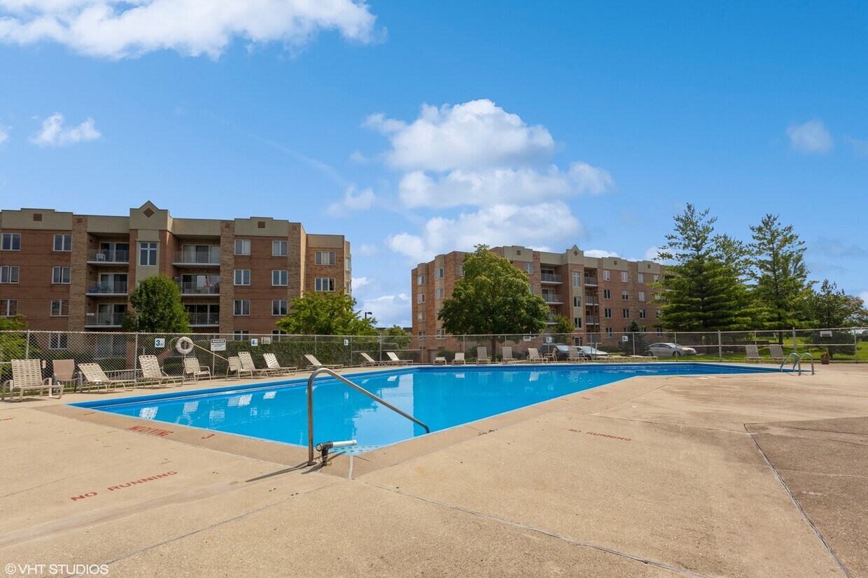 2222 S Stewart Ave Unit 2L, Lombard, IL 60148 Condo for Rent in