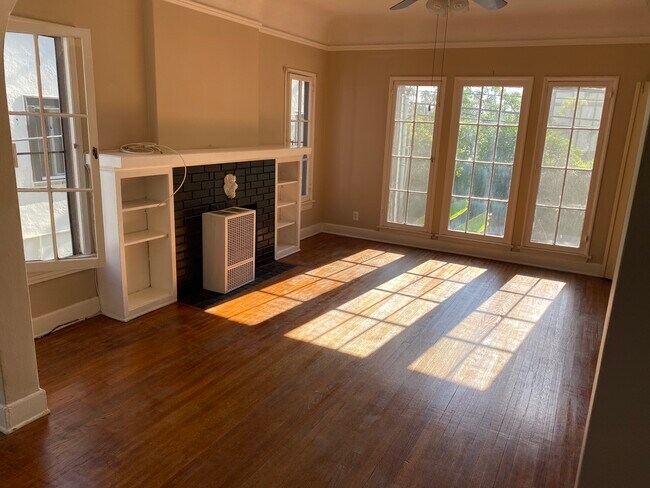 LIVING RM - 716 N Van Ness Ave