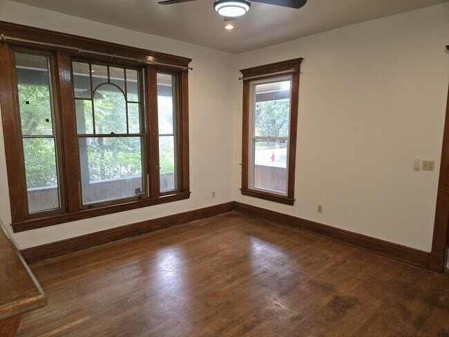 Building Photo - 316 W Utica St