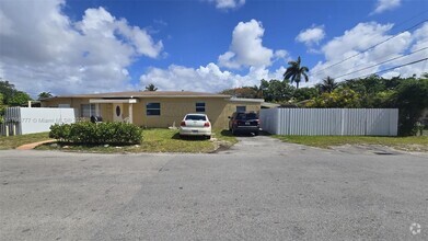 Building Photo - 6595 SW 33rd St
