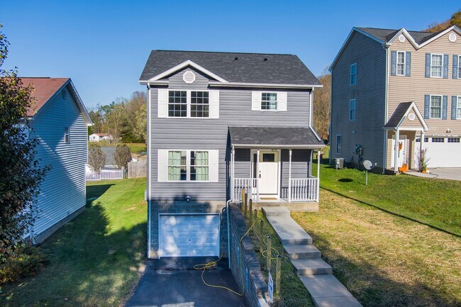 Building Photo - 3 Bedroom / 2.5 Bath Home Bristol, TN