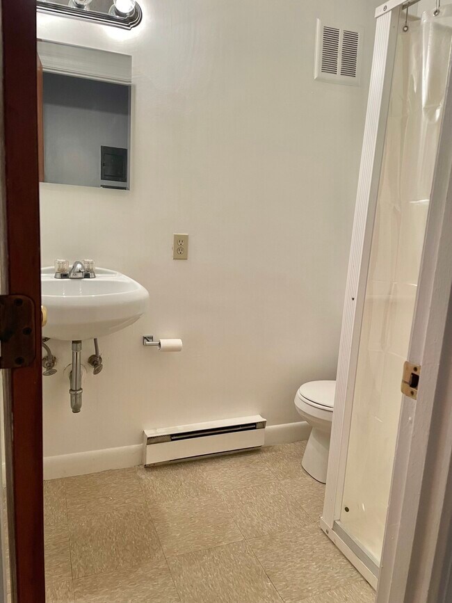 Foto del edificio - 1079 Beacon St