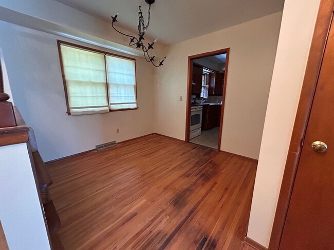 Building Photo - Cute 3 bed 1 bath