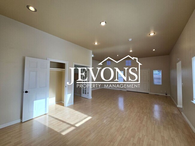 Foto del edificio - Move-in Special: $500 off your first month’s rent. Cozy 4-bedroom home with a fully equipped kitc...