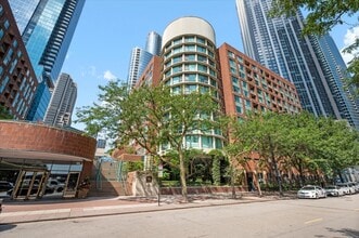 Building Photo - 480 N McClurg Ct