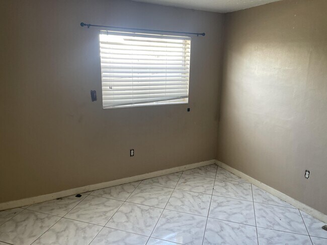 Foto del edificio - 50 Needle Blvd