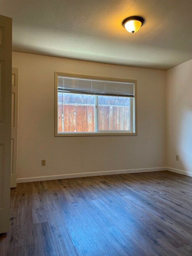 Foto del edificio - 1714 Lakeview Ave