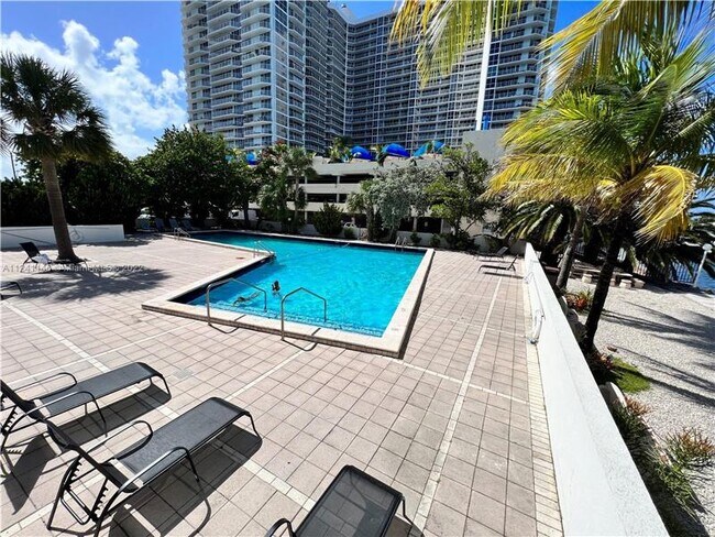 Building Photo - 7545 E Treasure Dr