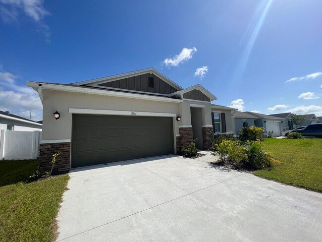 Building Photo - Spacious Mattie Pointe 4-Bedroom, 2-Bathro...